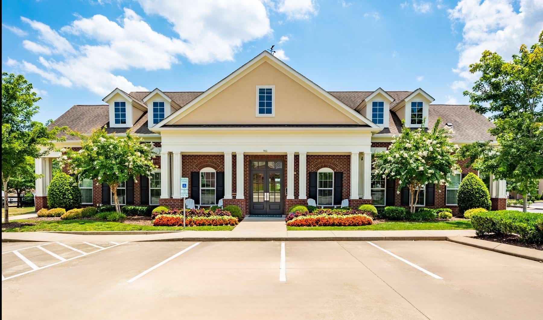 Perfect Blend of Sophistication and Comfort